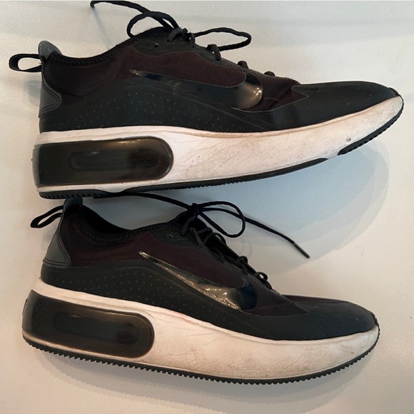 Nike Air Max - lightly used but in amazing condition! - Picture 4 of 8